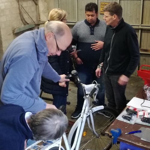 Dräger repariert Fahrräder für die SonntagsDialoge